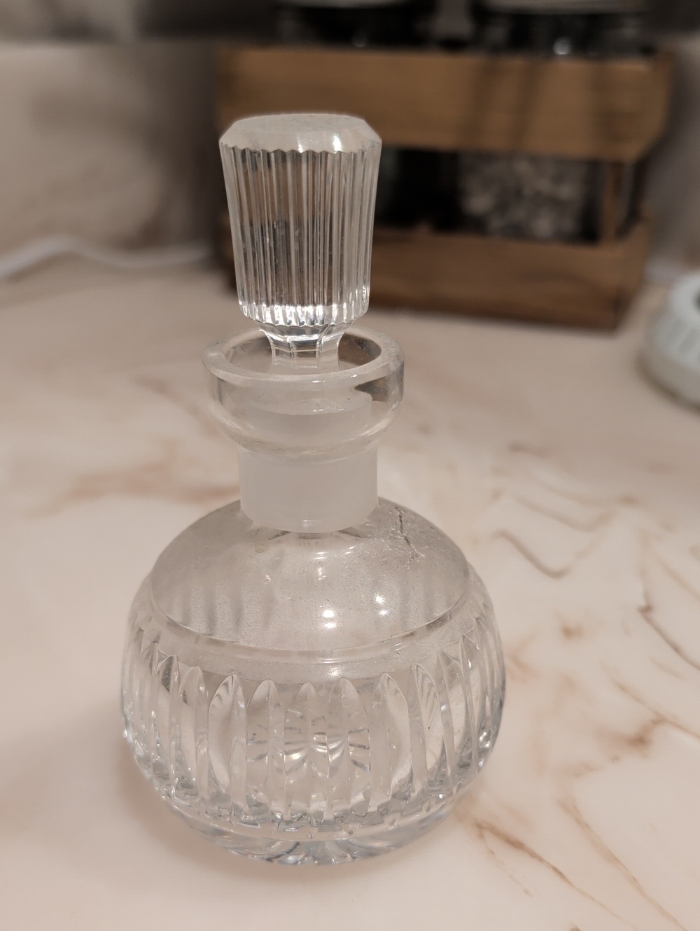 Clear Glass Decorative Perfume Bottle with Stopper